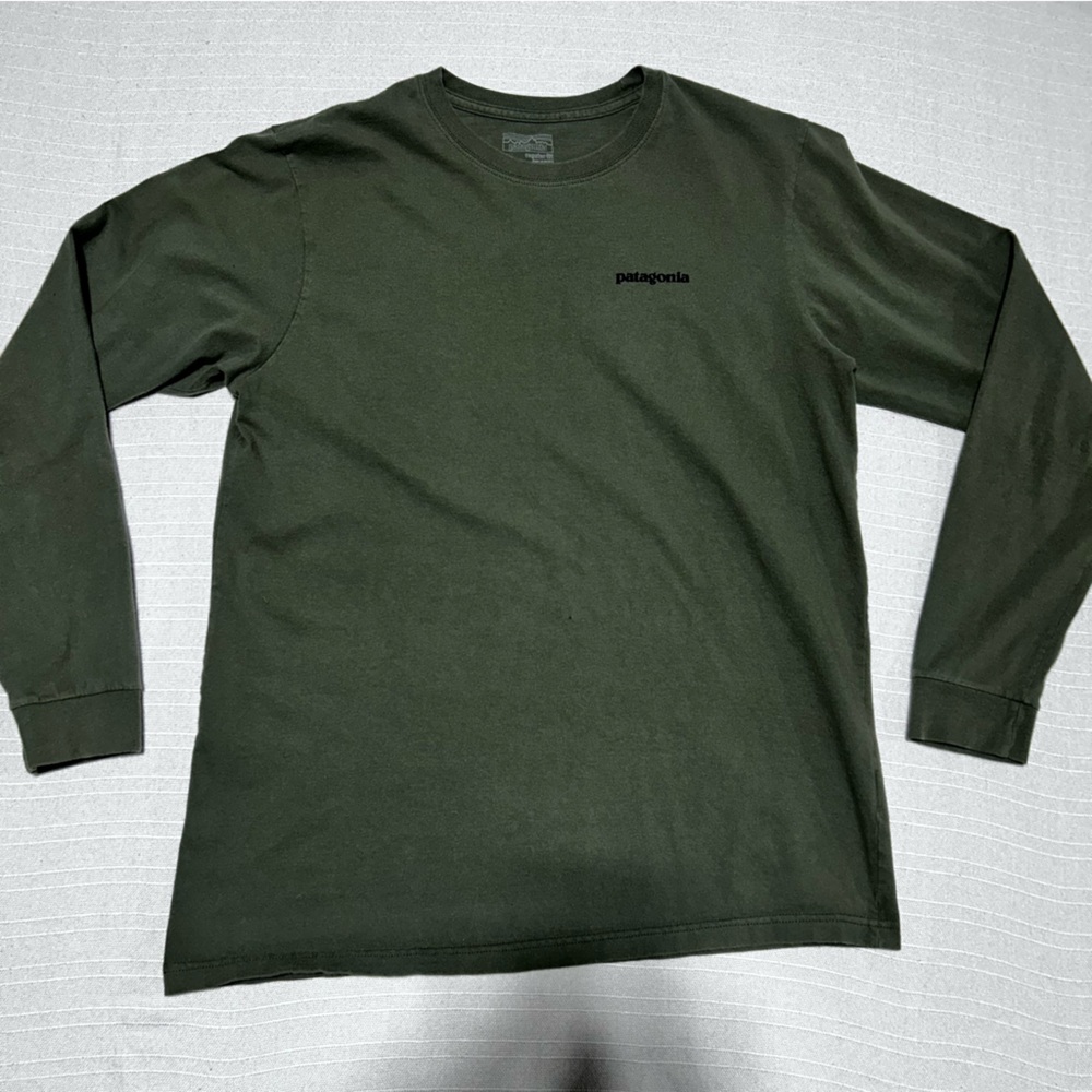 Men’s Patagonia P-6 Long Sleeve Tee Medium Green